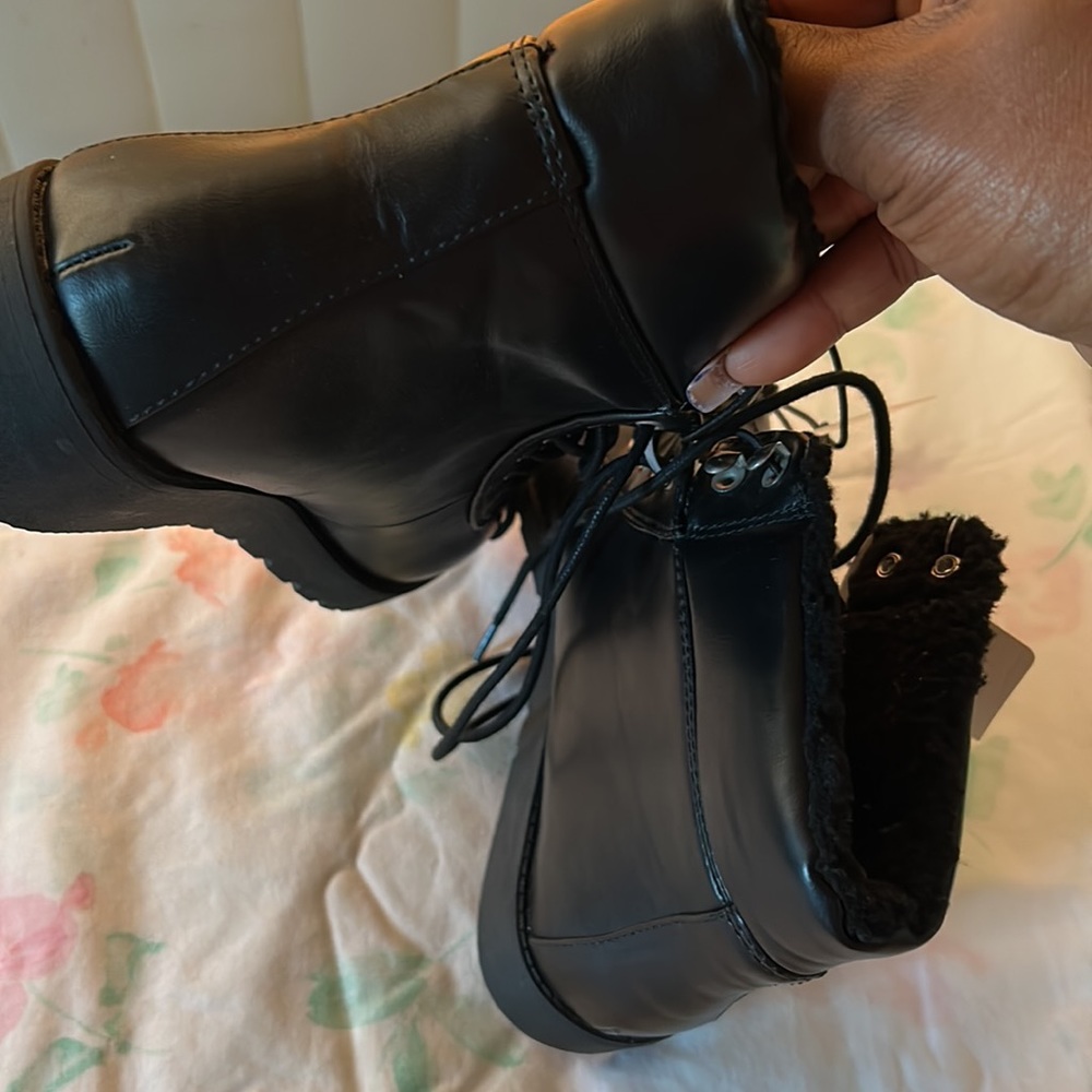Boots - Picture 7 of 8